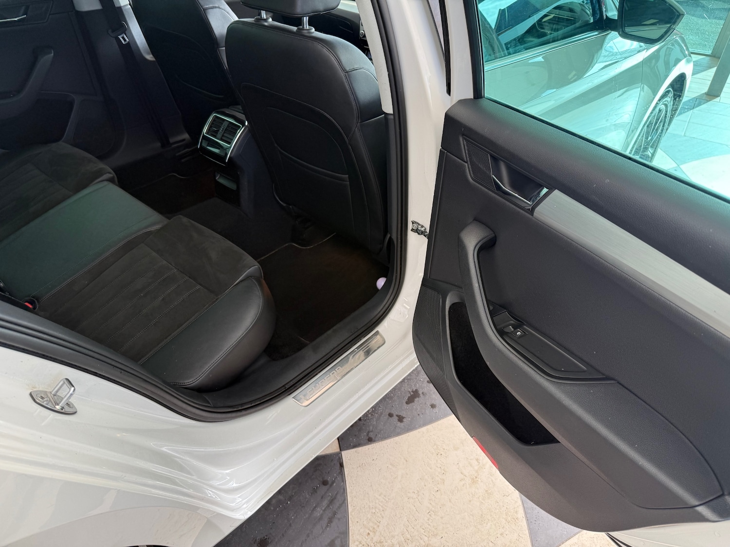 Used Skoda Superb 2015 for sale - 77639835: Photo 32