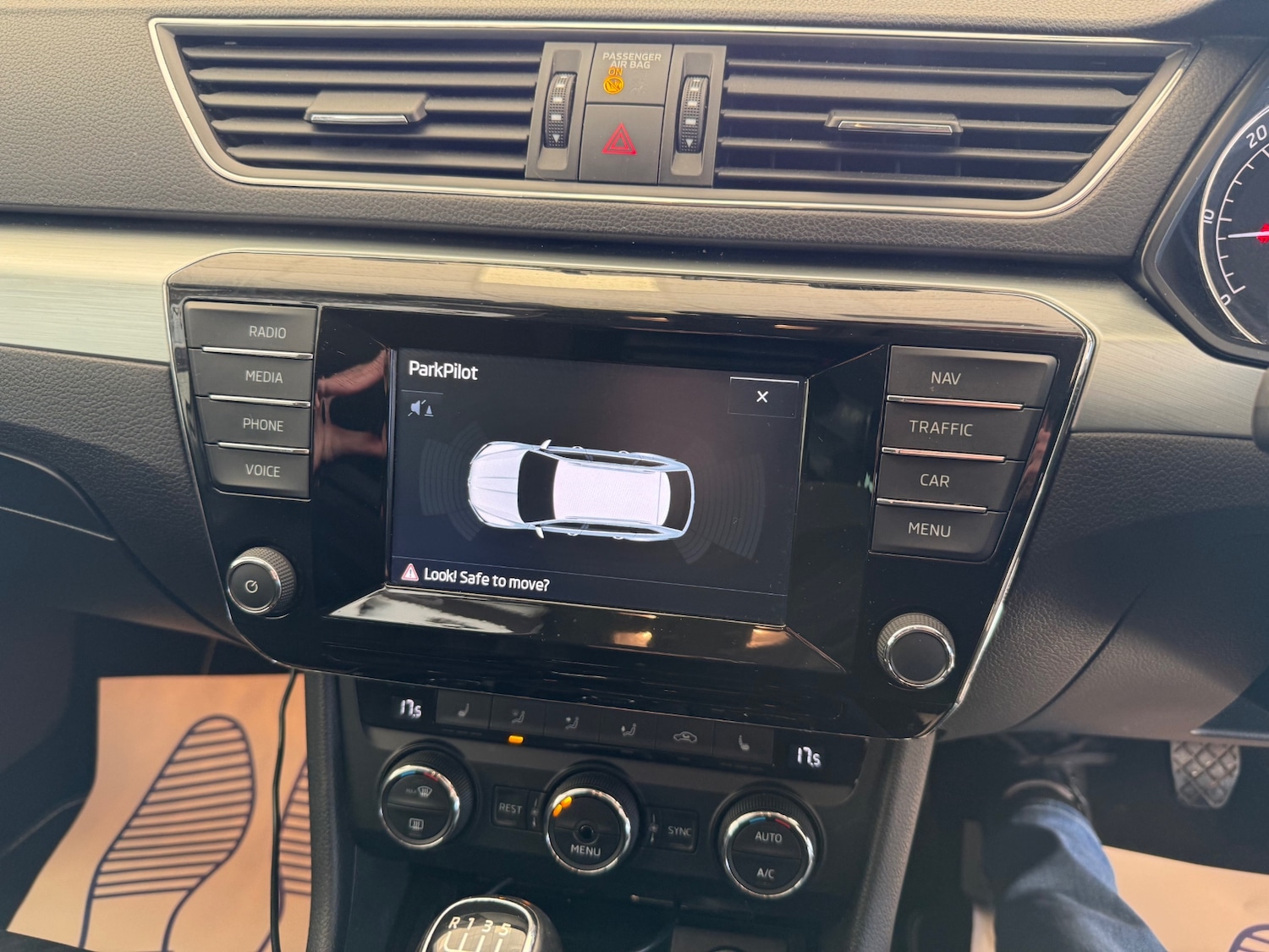 Used Skoda Superb 2015 for sale - 77639835: Photo 33