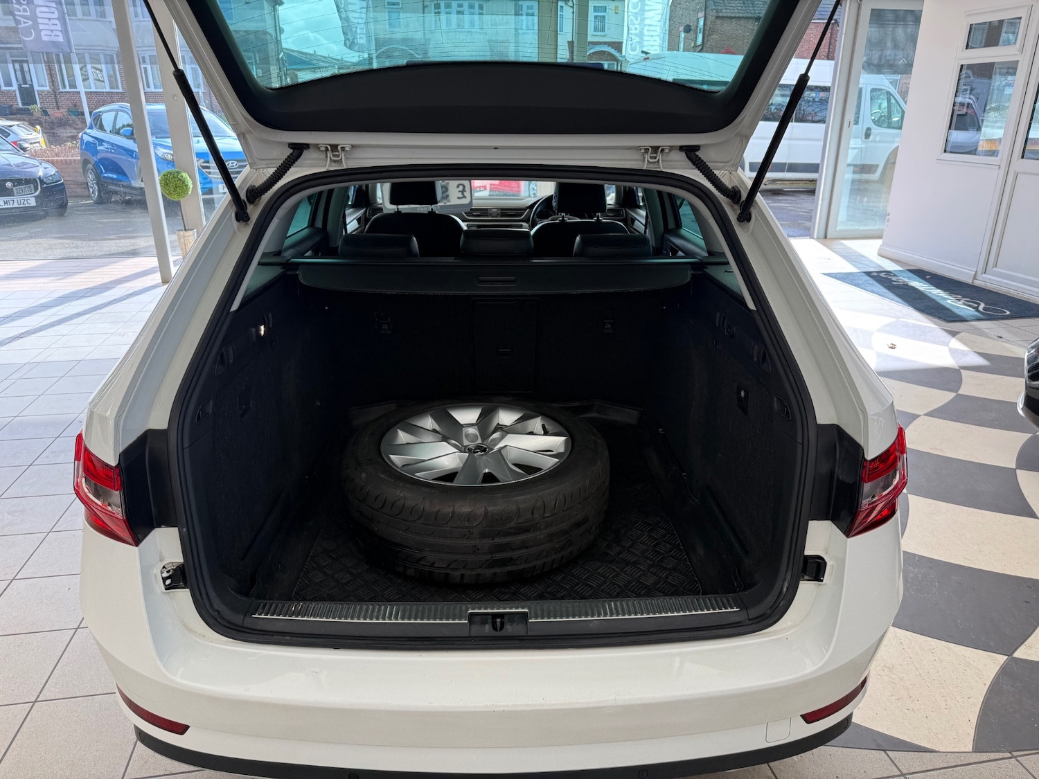 Used Skoda Superb 2015 for sale - 77639835: Photo 36