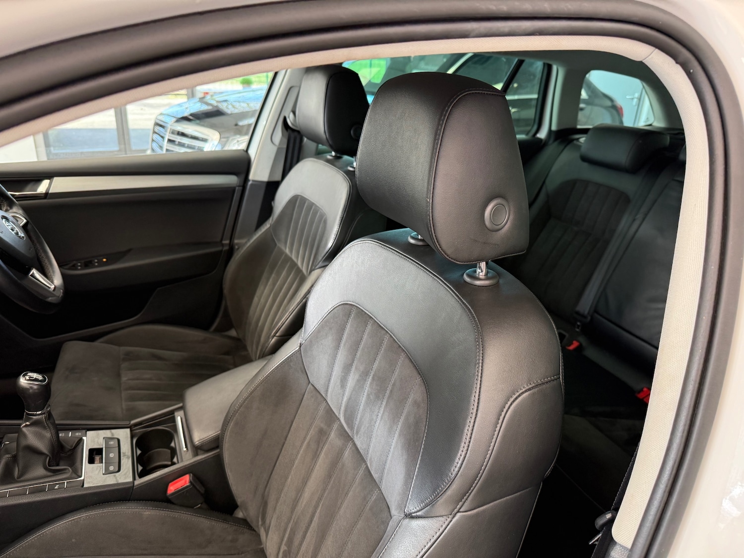 Used Skoda Superb 2015 for sale - 77639835: Photo 45