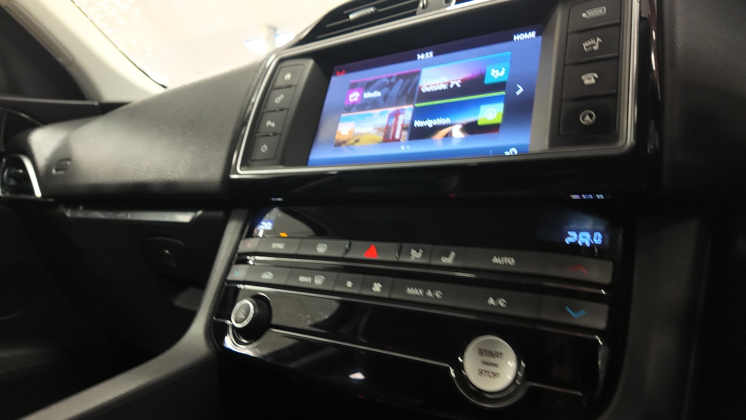 Used Jaguar F-Pace 2017 for sale - 77272554: Photo 19