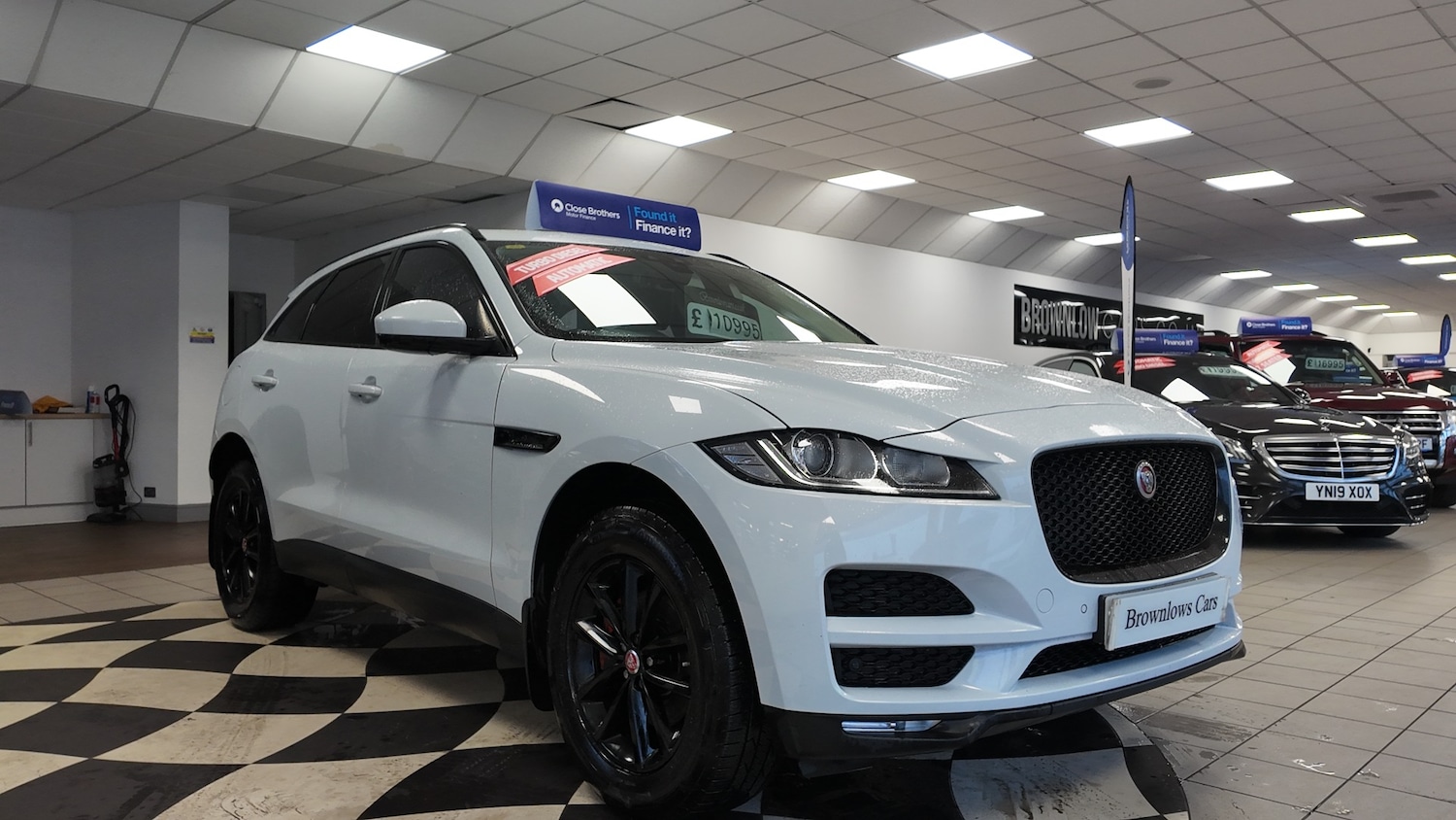 Used Jaguar F-Pace 2017 for sale - 77272554: Photo 2