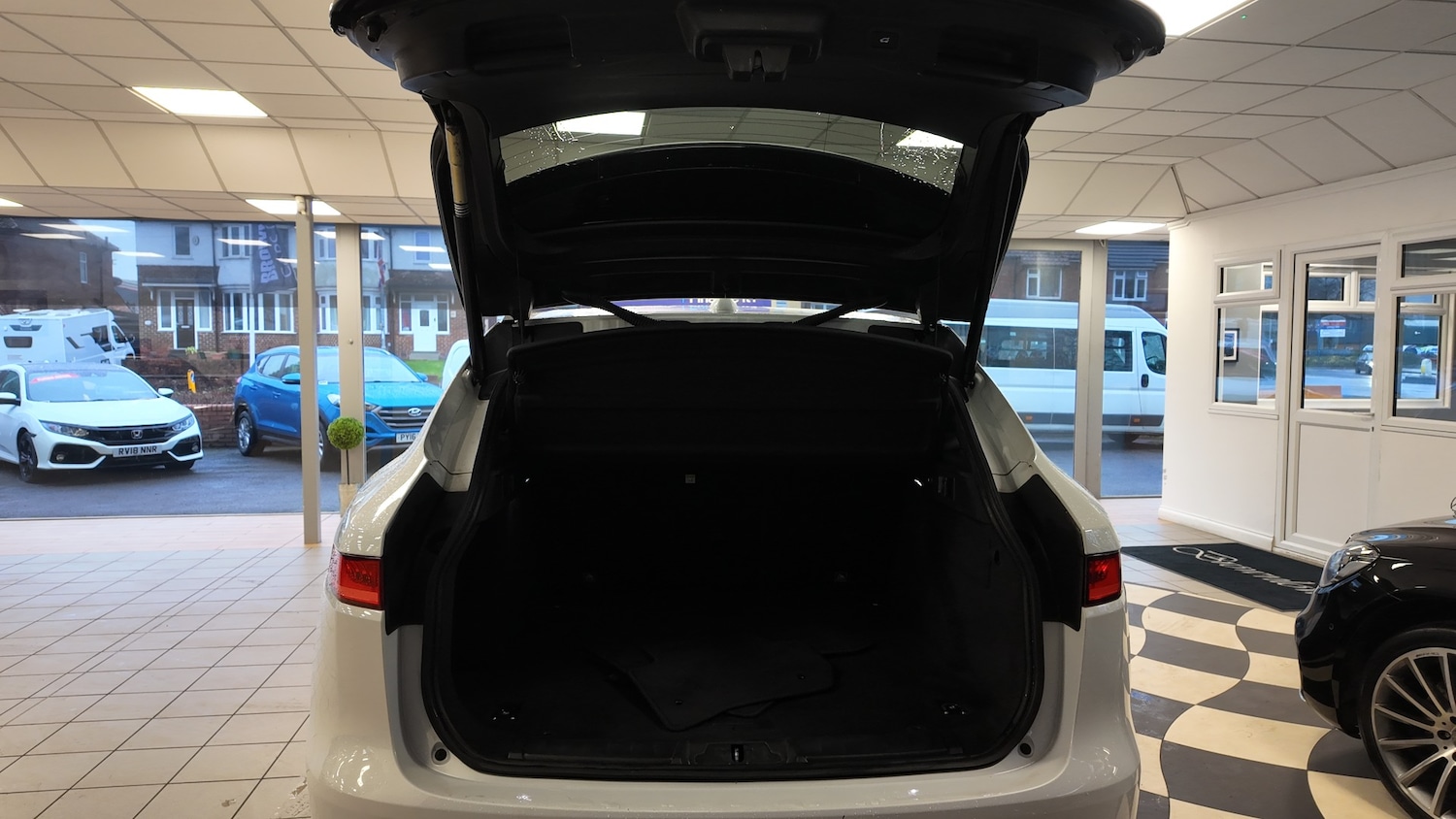 Used Jaguar F-Pace 2017 for sale - 77272554: Photo 34