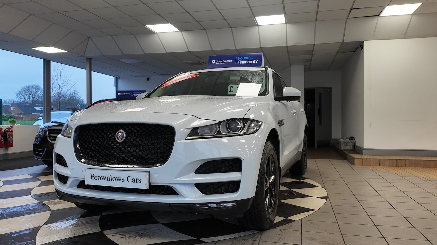 Used Jaguar F-Pace 2017 for sale - 77272554: Photo 4