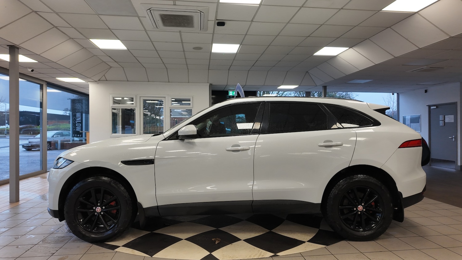 Used Jaguar F-Pace 2017 for sale - 77272554: Photo 5