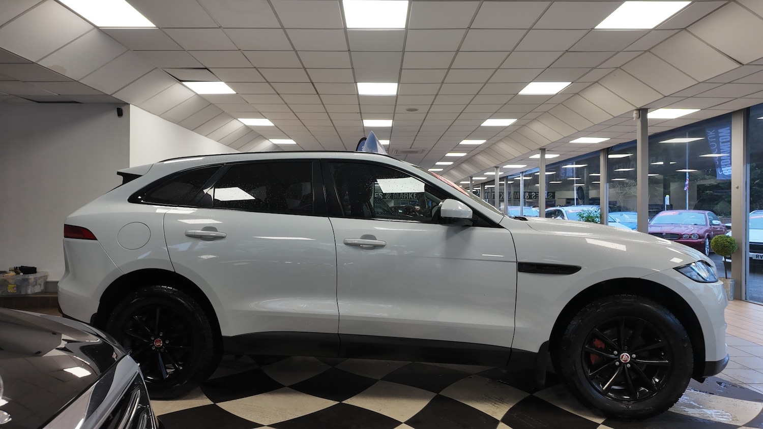 Used Jaguar F-Pace 2017 for sale - 77272554: Photo 7