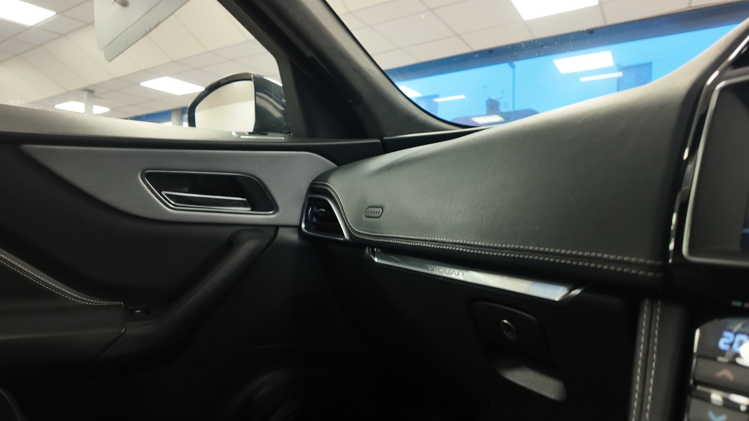 Used Jaguar F-Pace 2018 for sale - 77532342: Photo 25