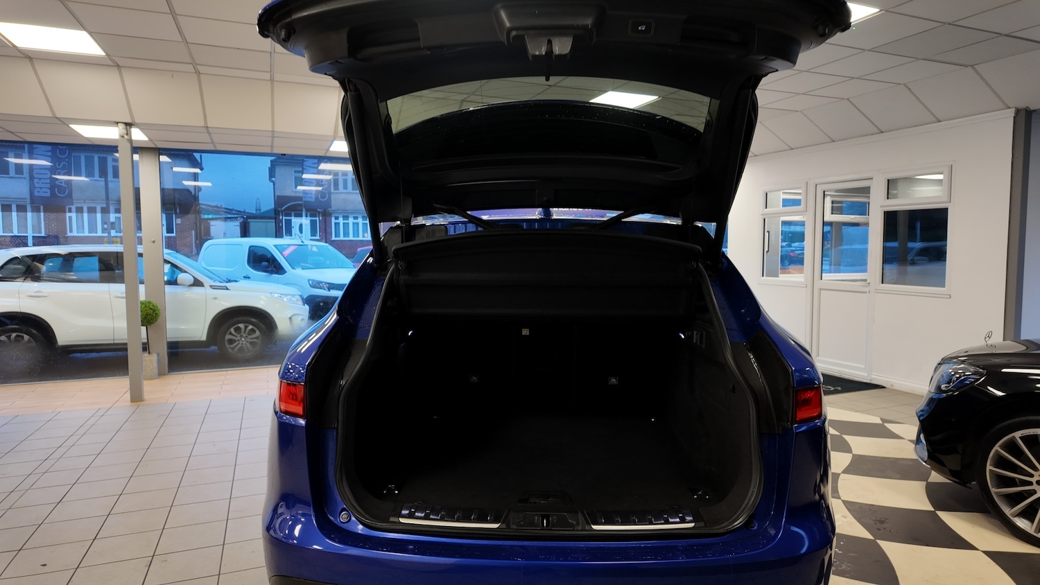 Used Jaguar F-Pace 2018 for sale - 77532342: Photo 38