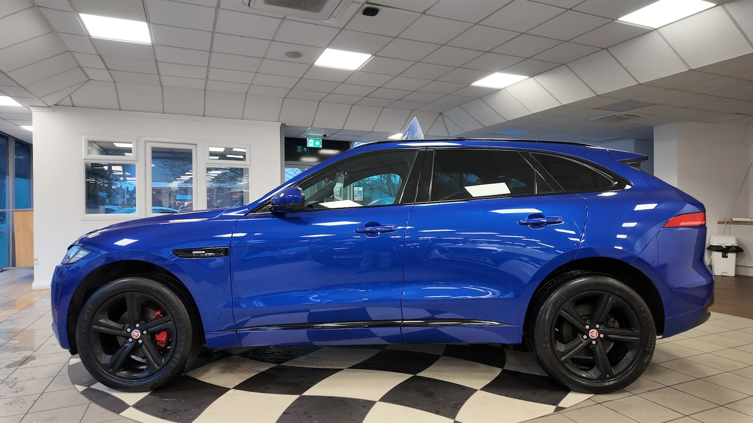 Used Jaguar F-Pace 2018 for sale - 77532342: Photo 4
