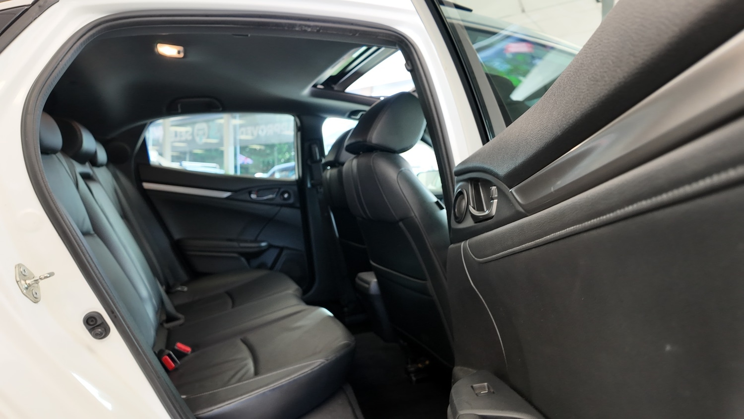 Used Honda Civic 2018 for sale - 76382403: Photo 28