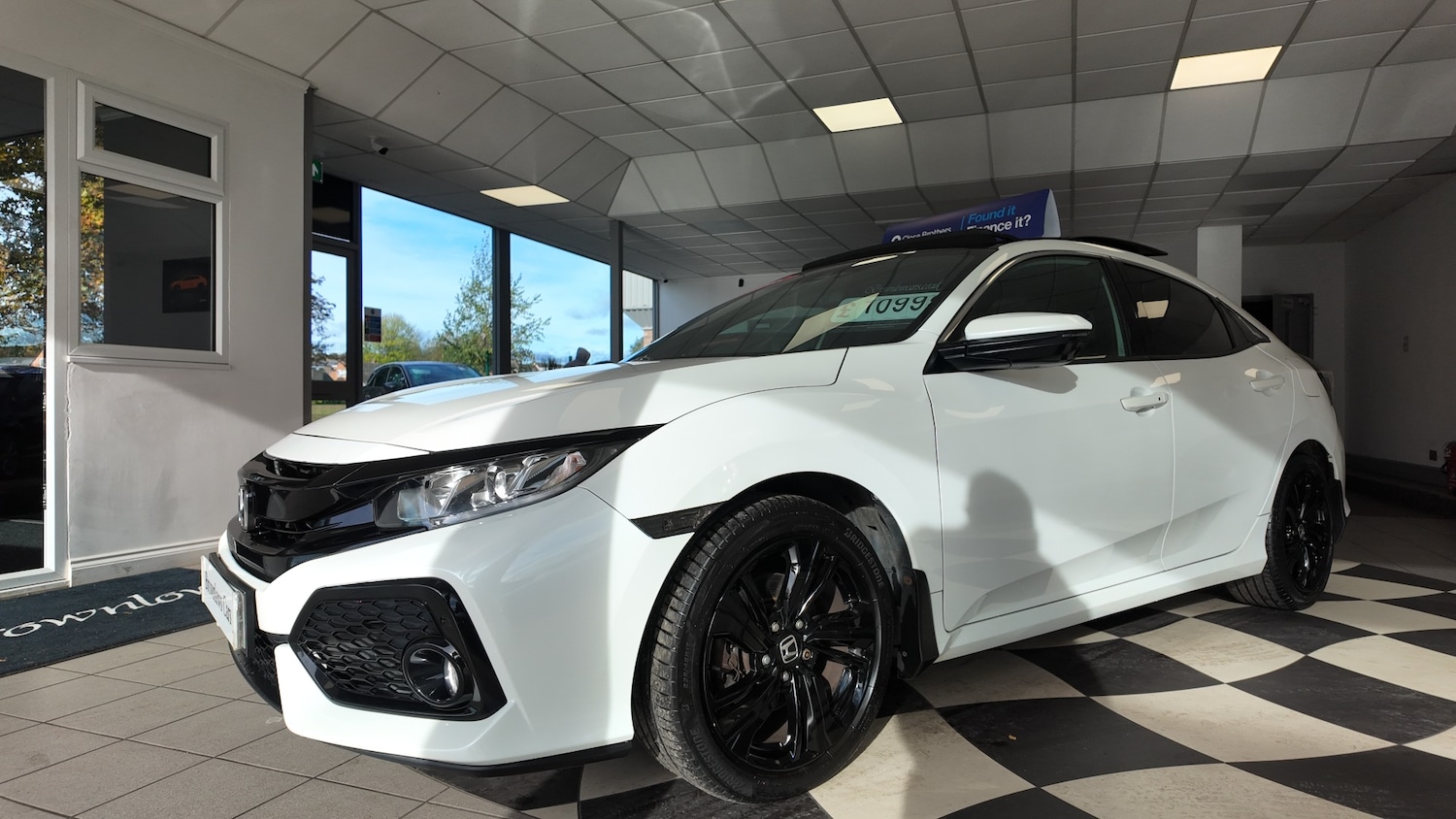 Used Honda Civic 2018 for sale - 76382403: Photo 3