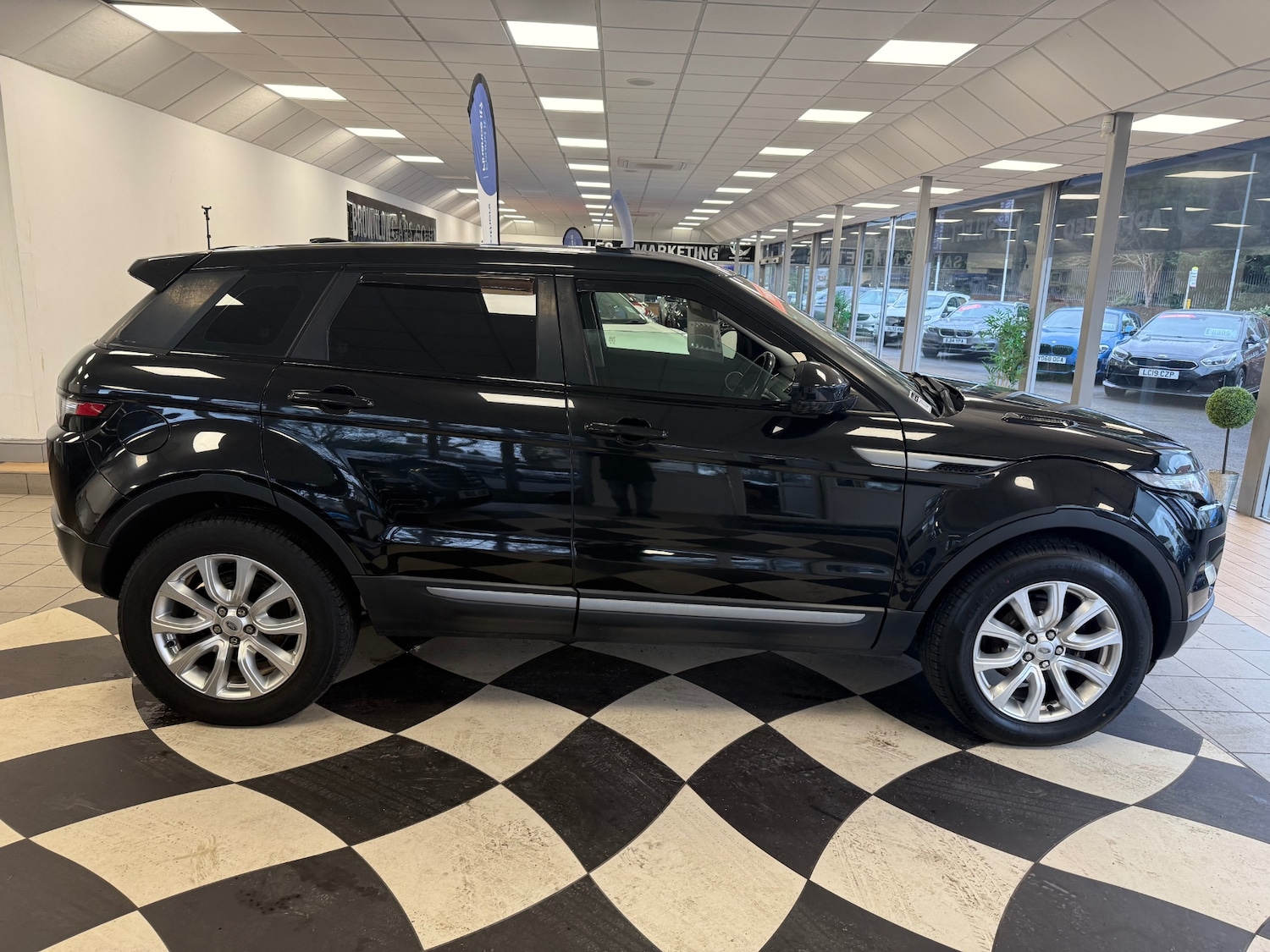 Used Land Rover Range Rover Evoque 2014 for sale - 77675607: Photo 4