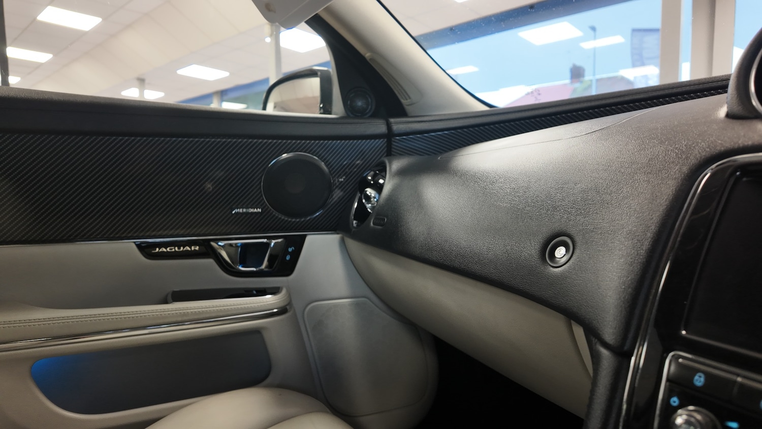 Used Jaguar XJ 2014 for sale - 76718750: Photo 20