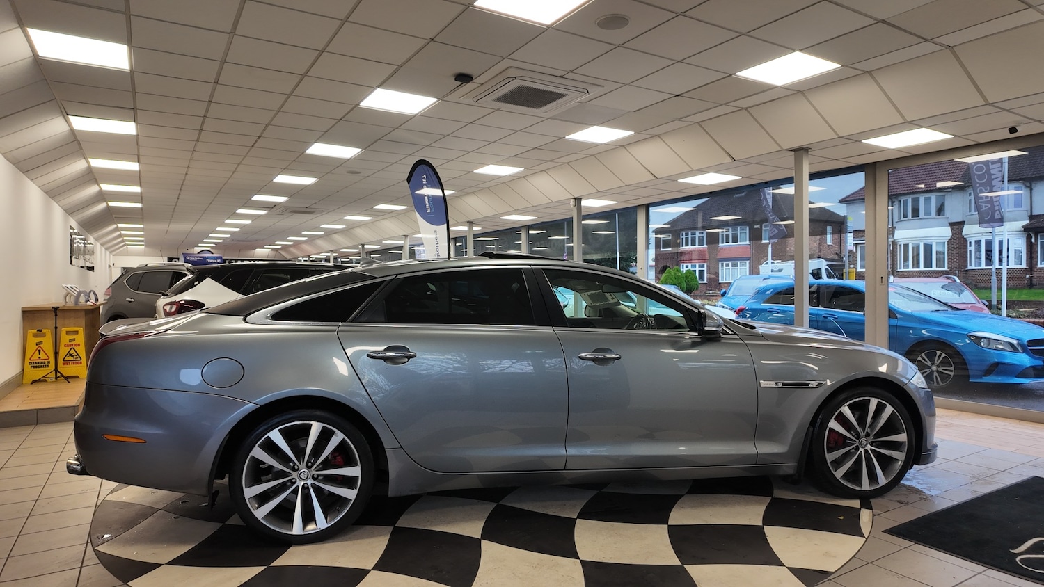 Used Jaguar XJ 2014 for sale - 76718750: Photo 6