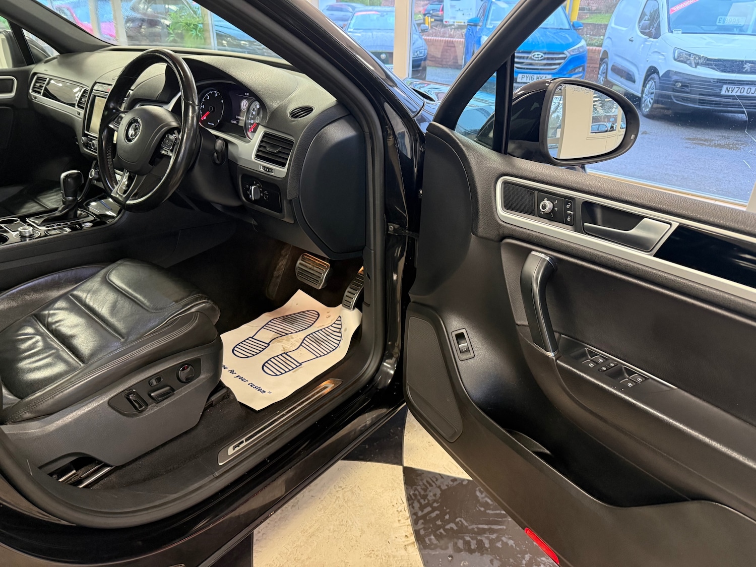 Used Volkswagen Touareg 2017 for sale - 77474573: Photo 18