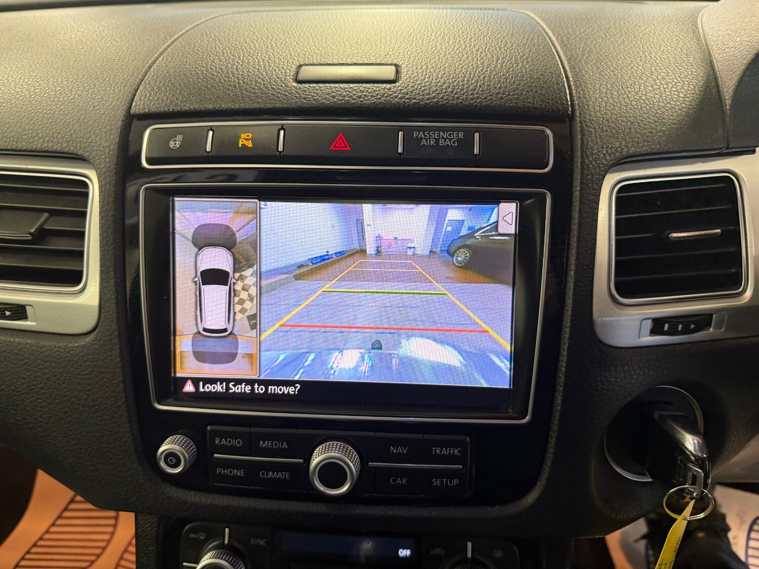 Used Volkswagen Touareg 2017 for sale - 77474573: Photo 31