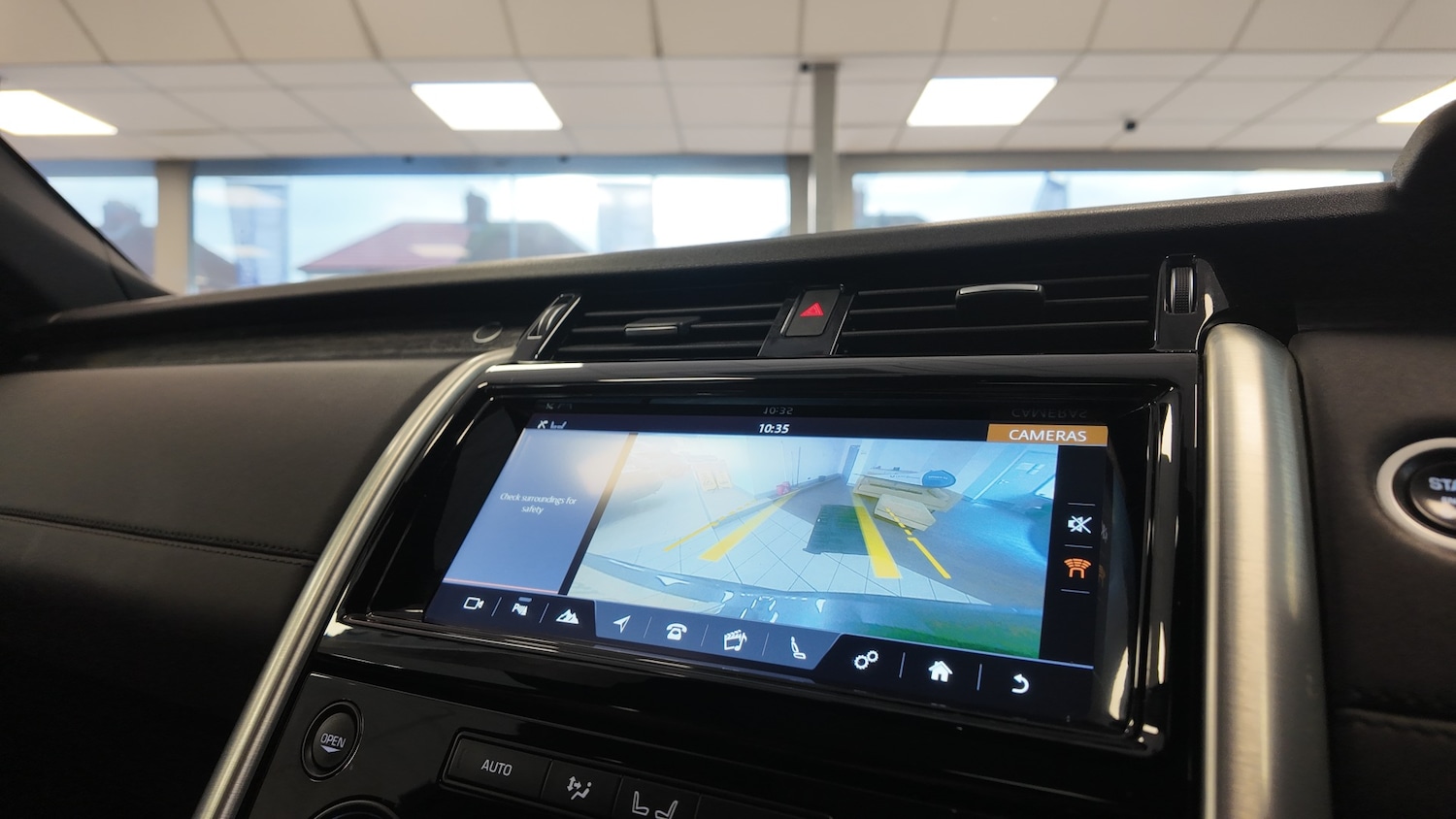 Used Land Rover Discovery 2017 for sale - 76904496: Photo 17