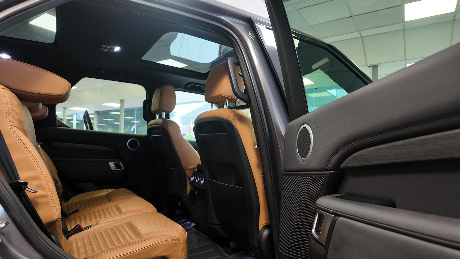 Used Land Rover Discovery 2017 for sale - 76904496: Photo 24