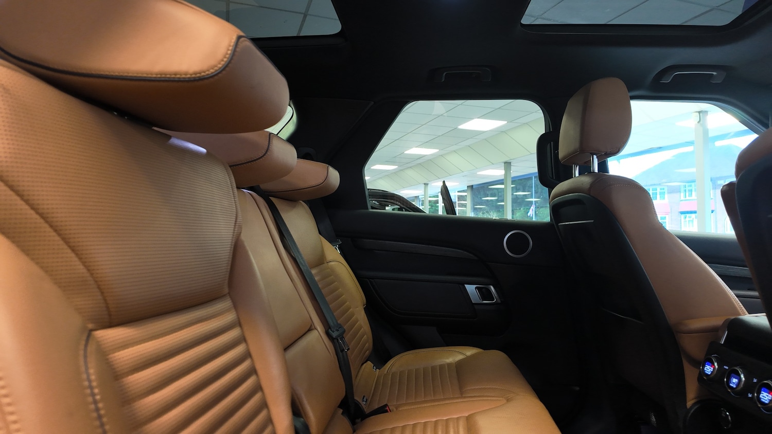 Used Land Rover Discovery 2017 for sale - 76904496: Photo 25