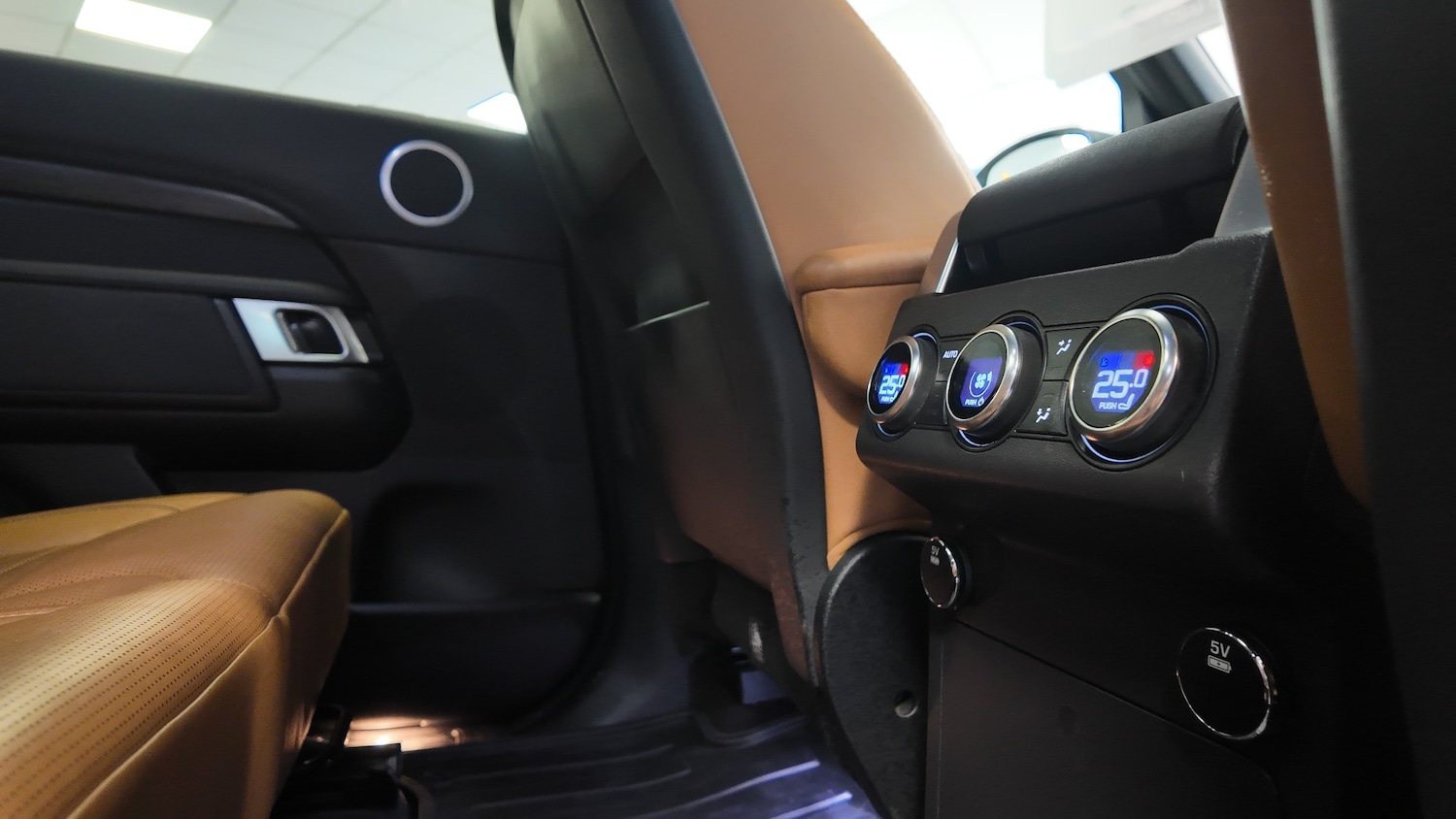 Used Land Rover Discovery 2017 for sale - 76904496: Photo 28