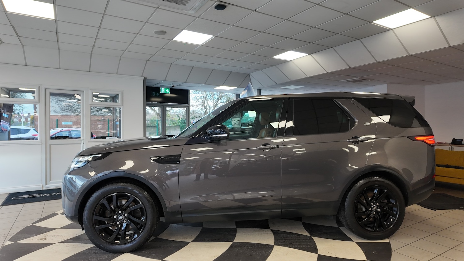 Used Land Rover Discovery 2017 for sale - 76904496: Photo 4