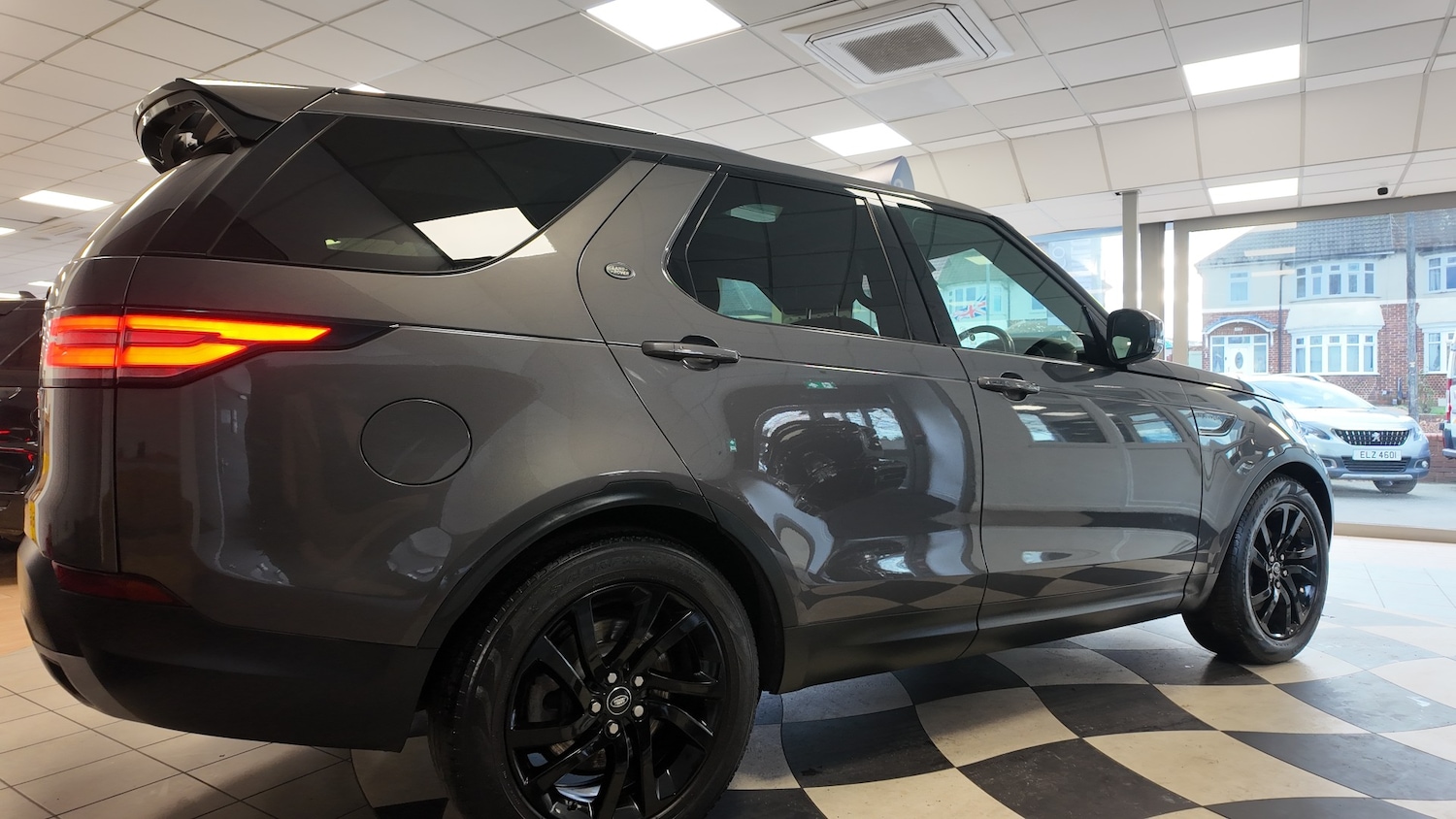 Used Land Rover Discovery 2017 for sale - 76904496: Photo 6