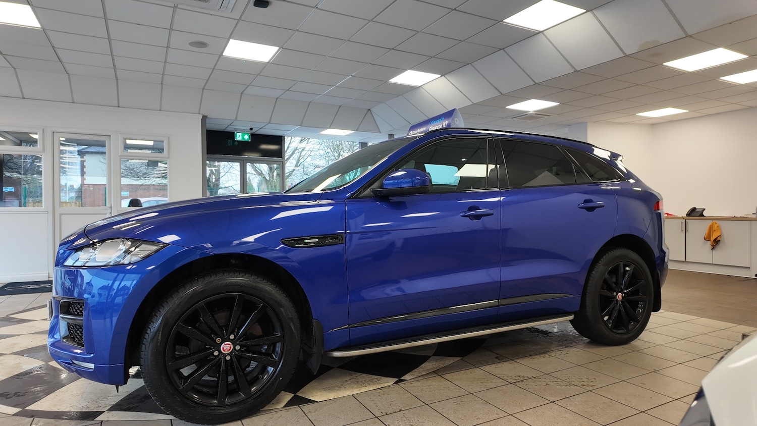 Used Jaguar F-Pace 2017 for sale - 77432568: Photo 4