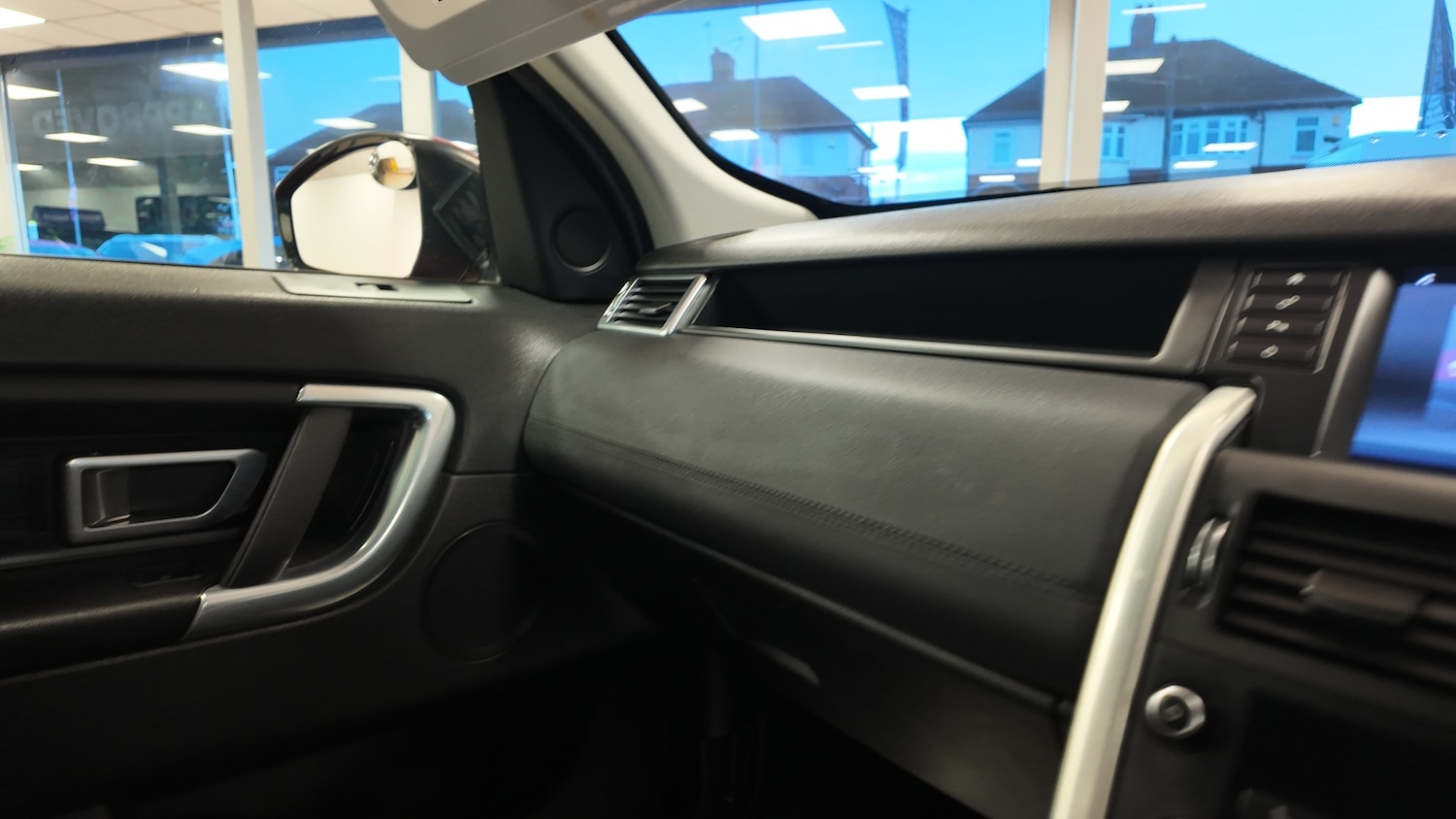 Used Land Rover Discovery Sport 2015 for sale - 76796180: Photo 20