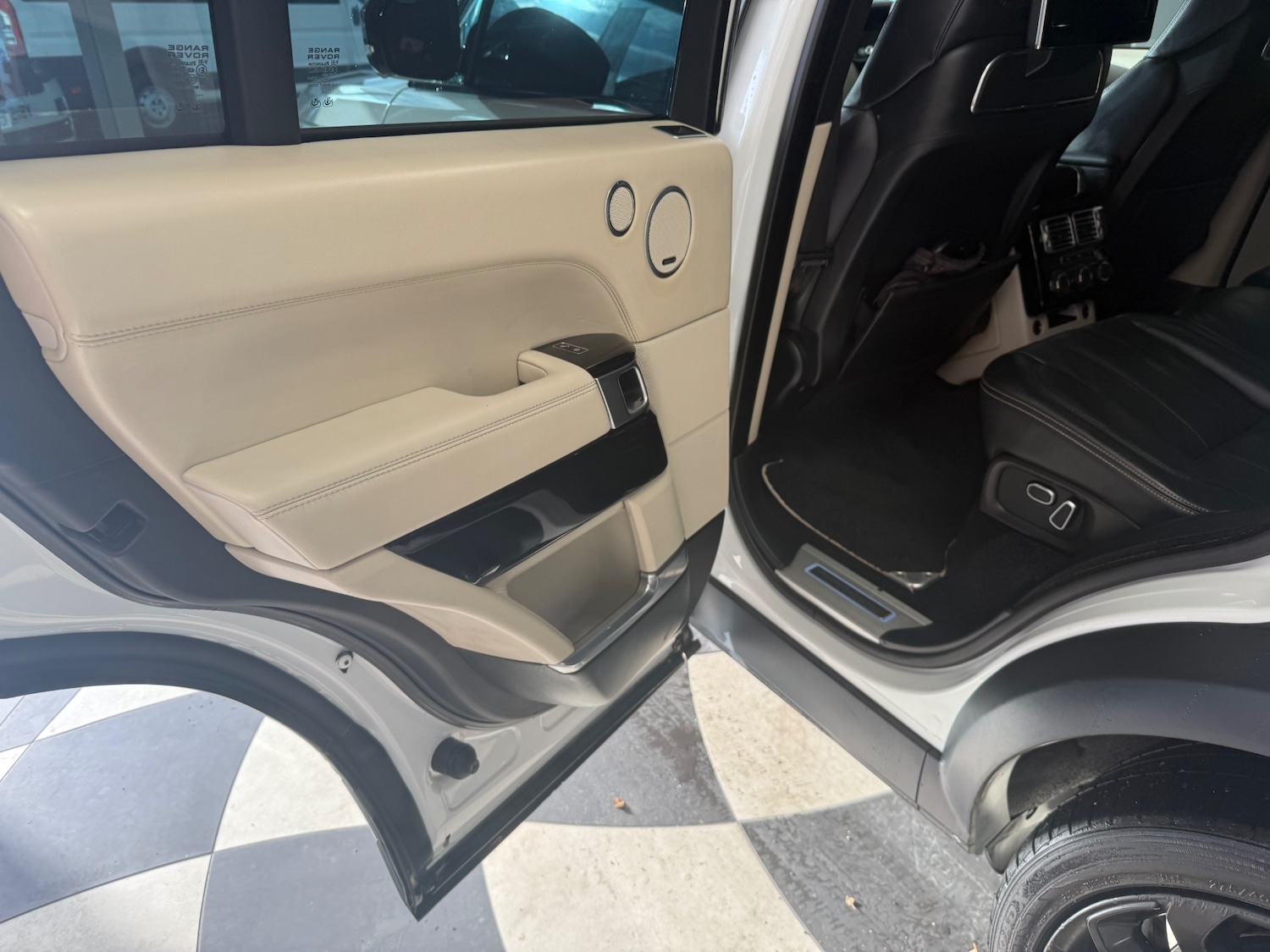 Used Land Rover Range Rover 2015 for sale - 76662592: Photo 51