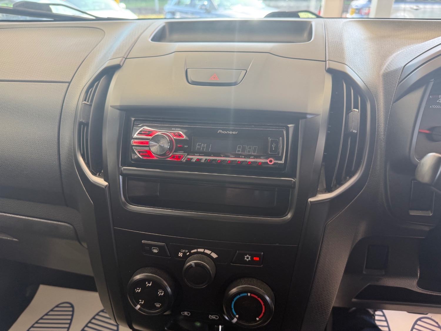 Used Isuzu D-Max 2015 for sale - 77931738: Photo 27