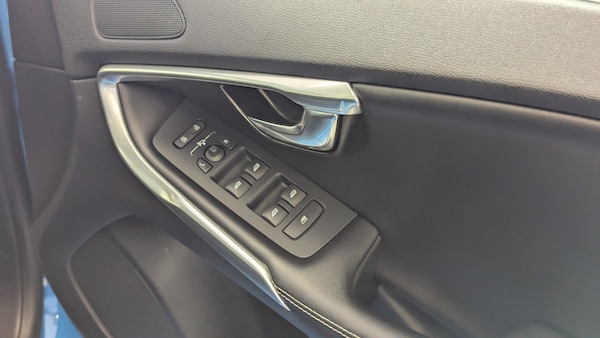 Used Volvo V40 2016 for sale - 75638100: Photo 24