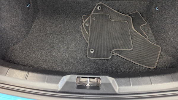 Used Volvo V40 2016 for sale - 75638100: Photo 39