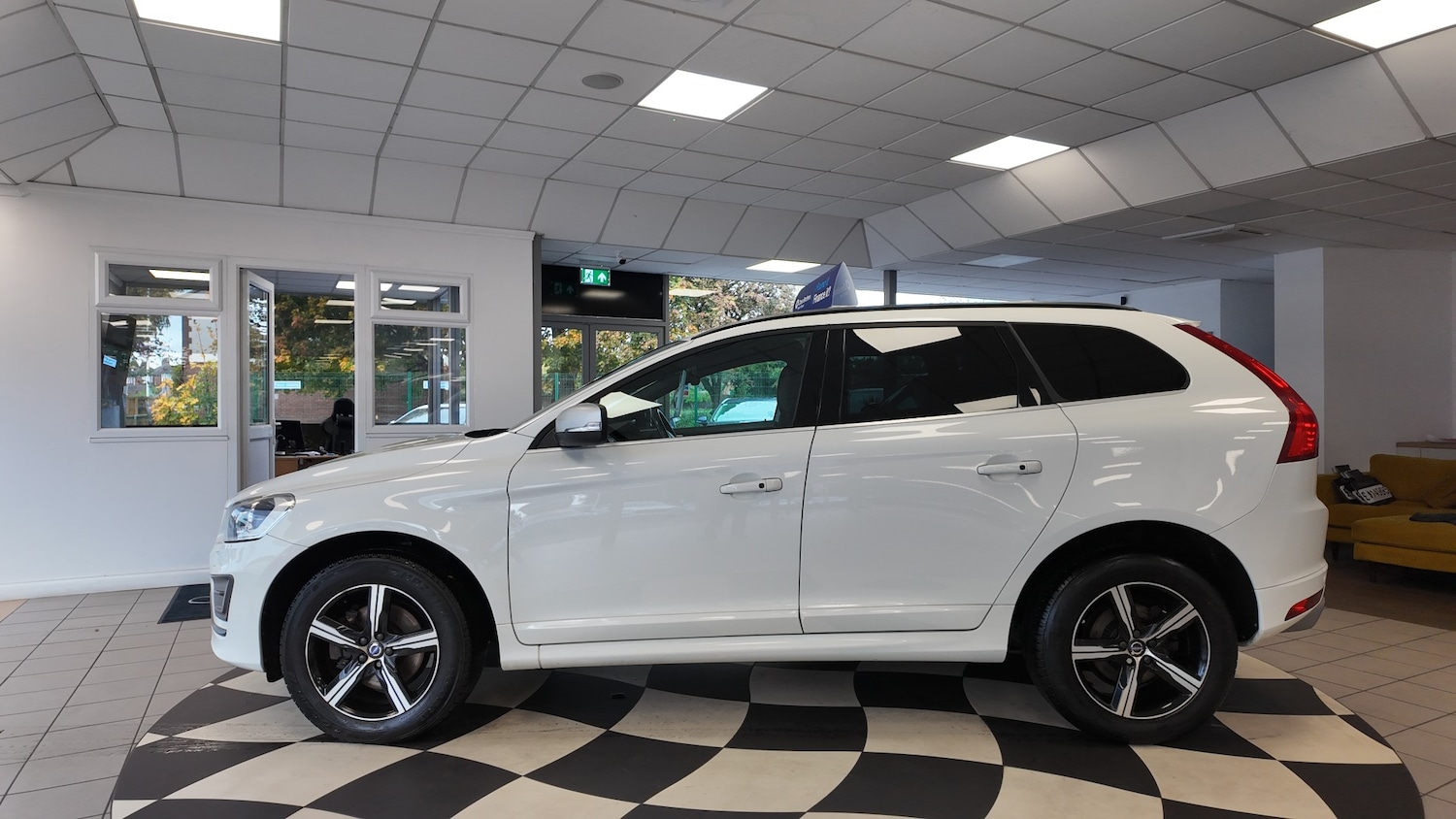 Used Volvo XC60 2016 for sale - 76341454: Photo 4