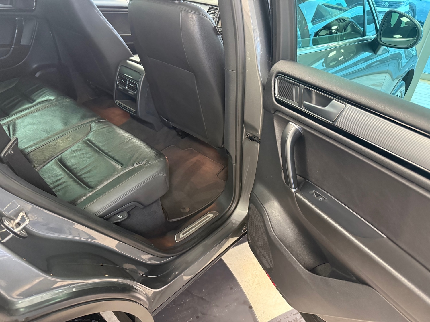 Used Volkswagen Touareg 2016 for sale - 77297173: Photo 36