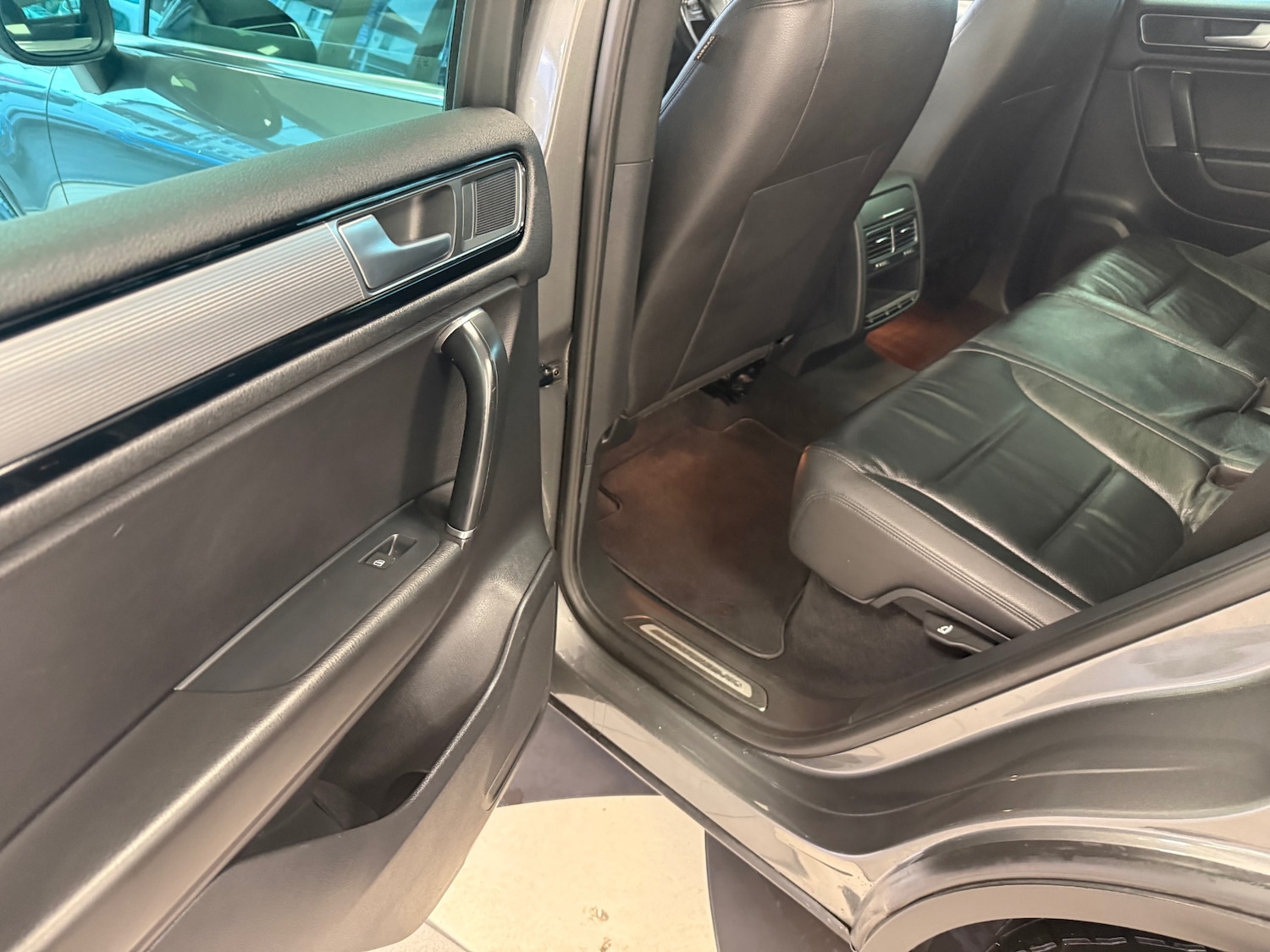 Used Volkswagen Touareg 2016 for sale - 77297173: Photo 39