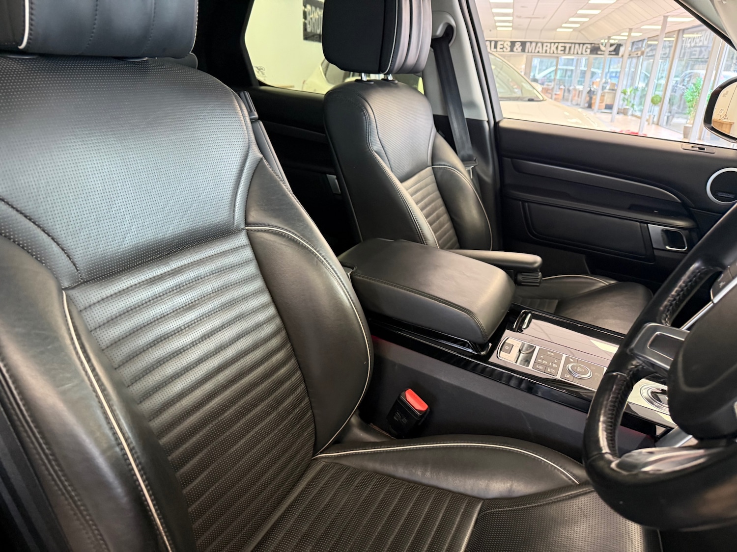 Used Land Rover Discovery 2017 for sale - 77482303: Photo 26