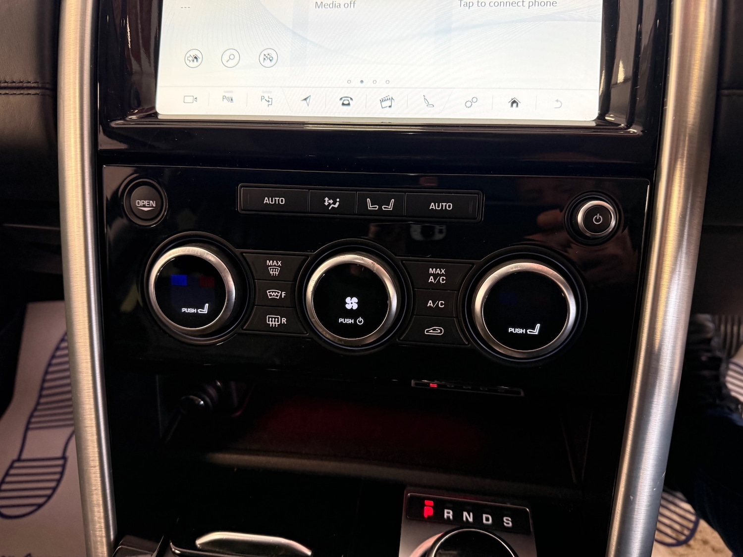 Used Land Rover Discovery 2017 for sale - 77482303: Photo 32