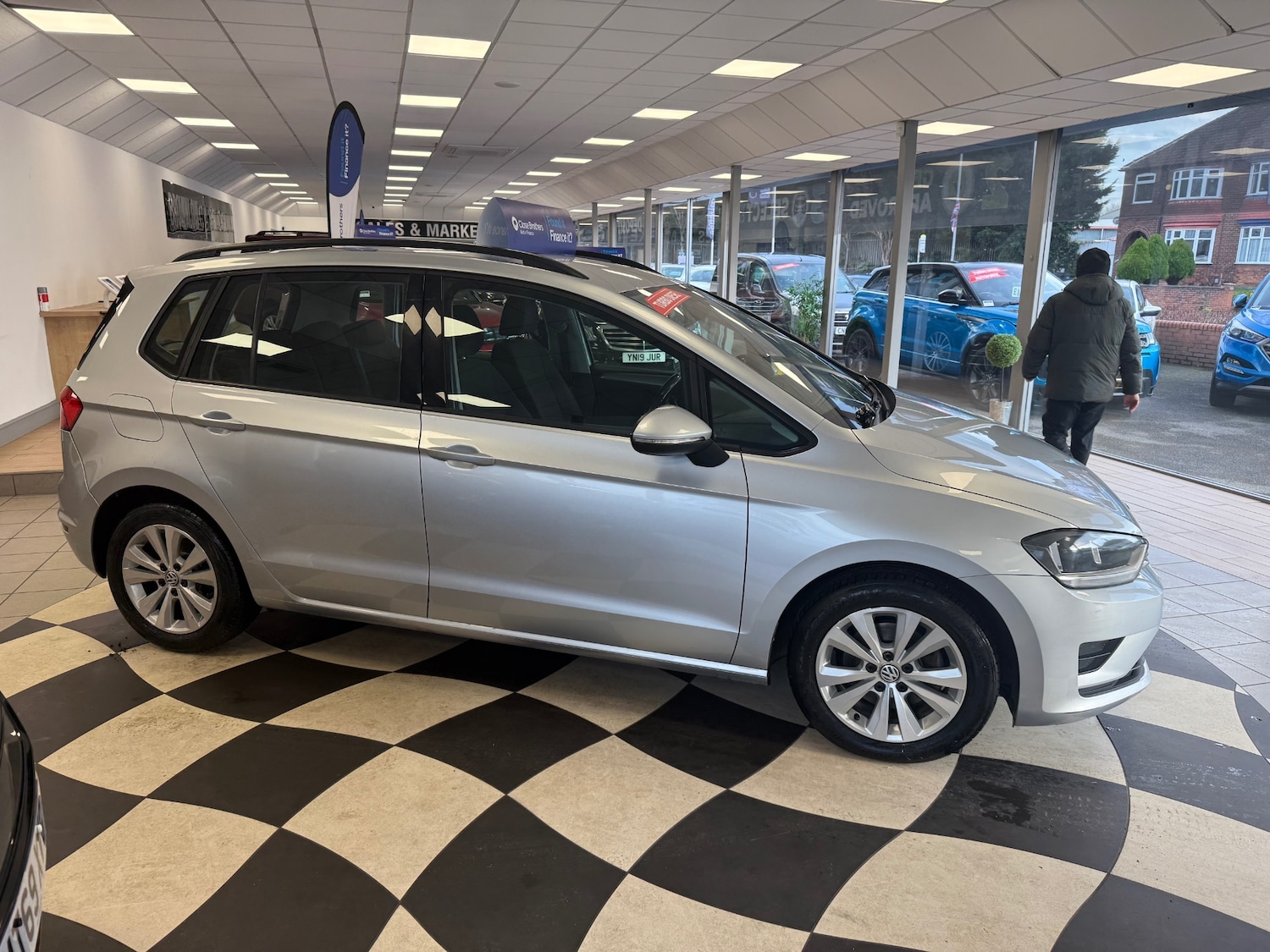 Used Volkswagen Golf SV 2017 for sale - 77196530: Photo 4