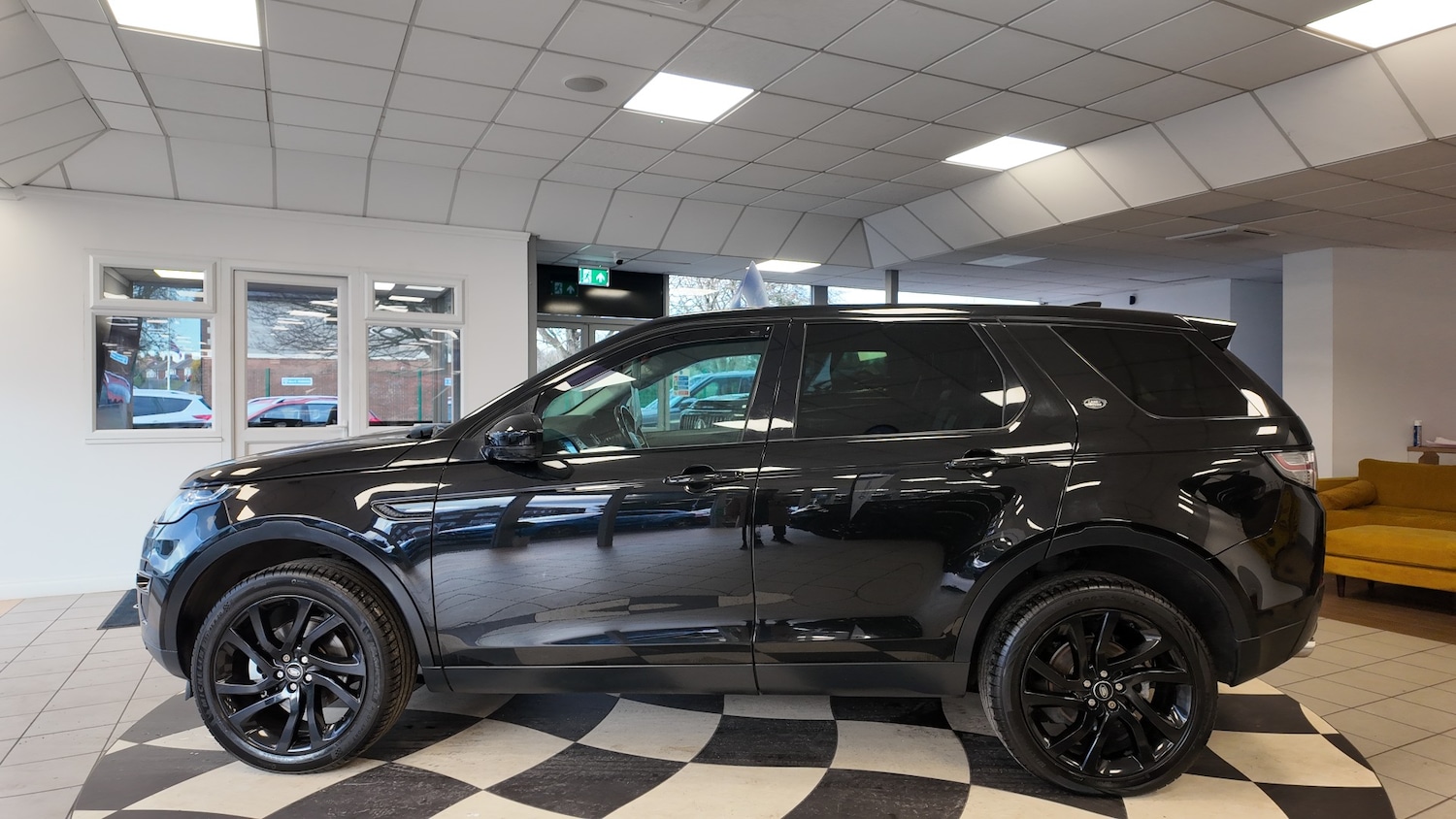 Used Land Rover Discovery Sport 2017 for sale - 76903813: Photo 4