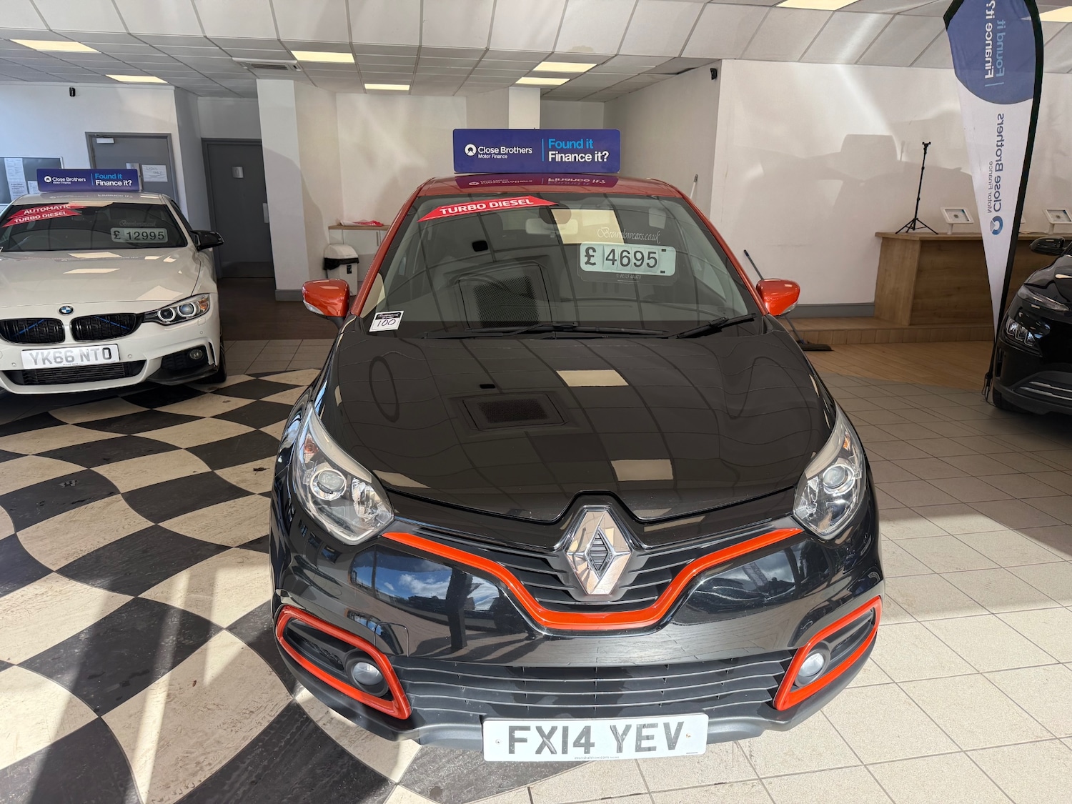 Used Renault Captur 2014 for sale - 77871781: Photo 2