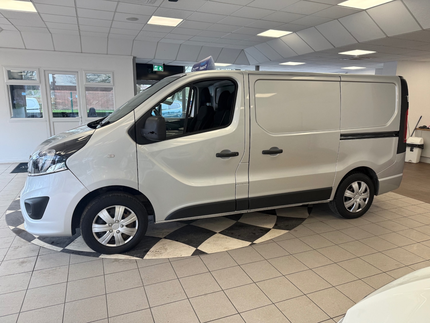 Used Vauxhall Vivaro 2018 for sale - 77689498: Photo 4