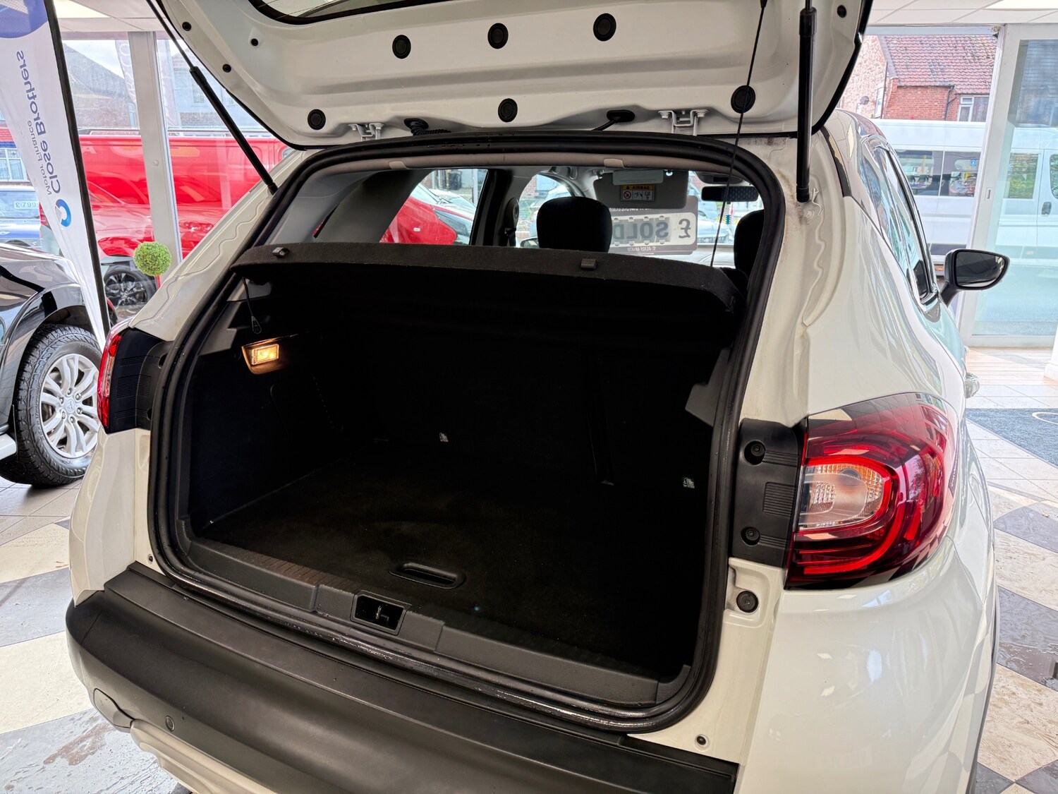 Used Renault Captur 2018 for sale - 76436254: Photo 24