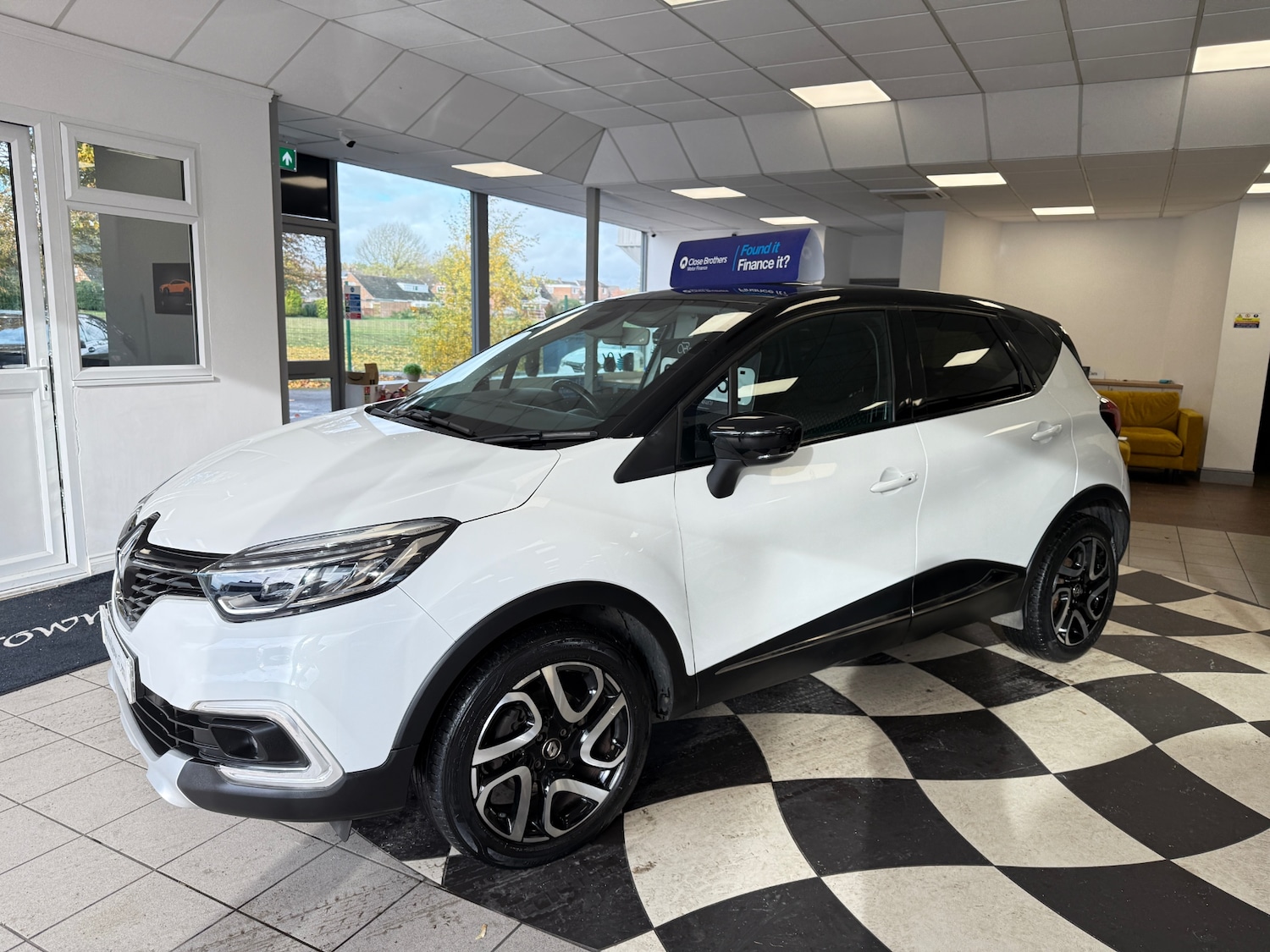 Used Renault Captur 2018 for sale - 76436254: Photo 3