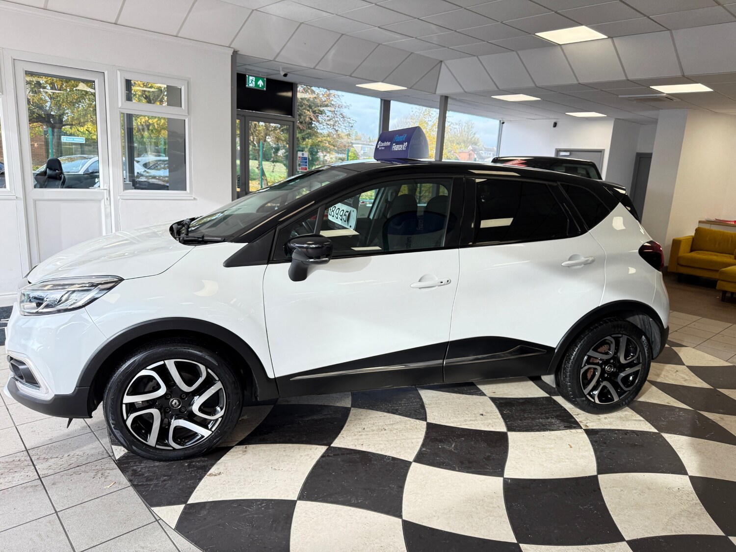 Used Renault Captur 2018 for sale - 76436254: Photo 4
