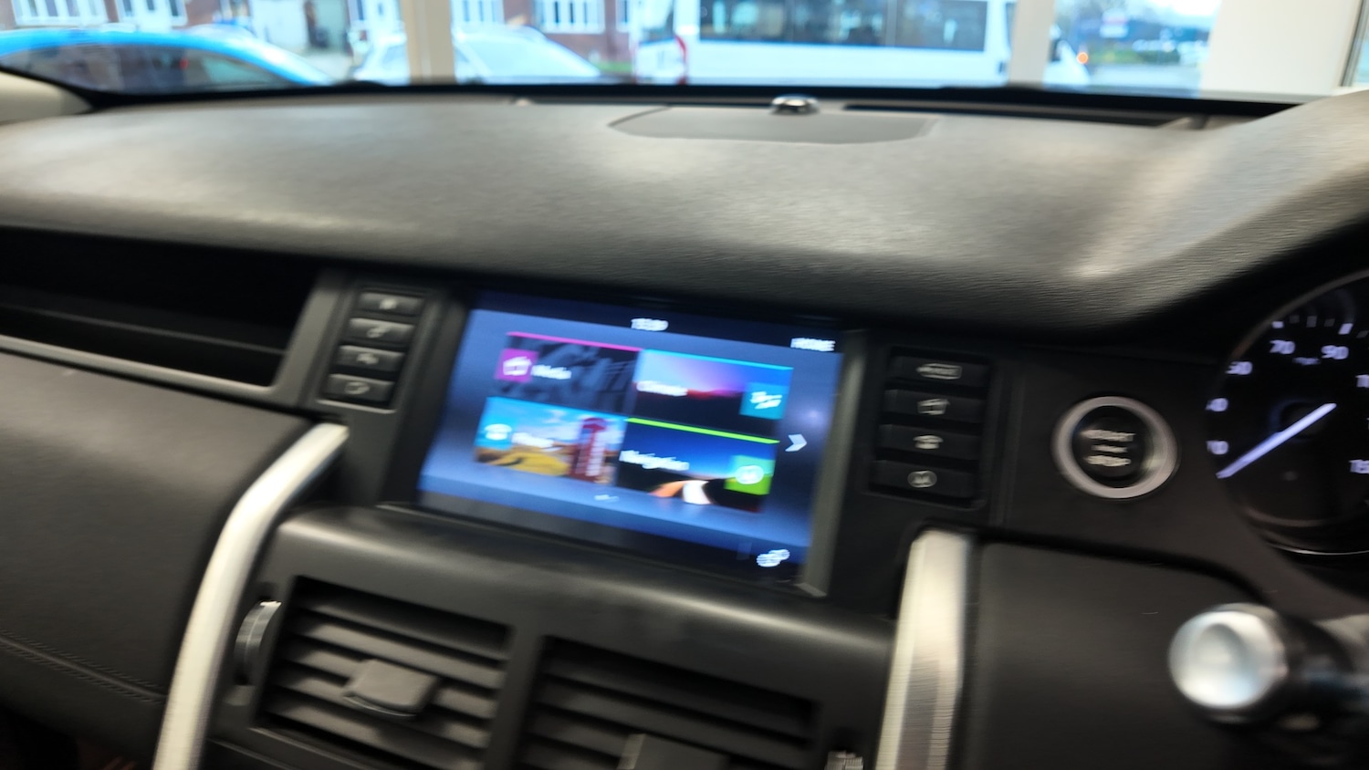 Used Land Rover Discovery Sport 2017 for sale - 76707025: Photo 17