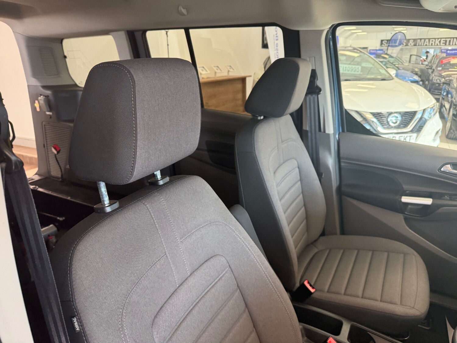Used Ford Grand Tourneo Connect 2019 for sale - 77744340: Photo 25