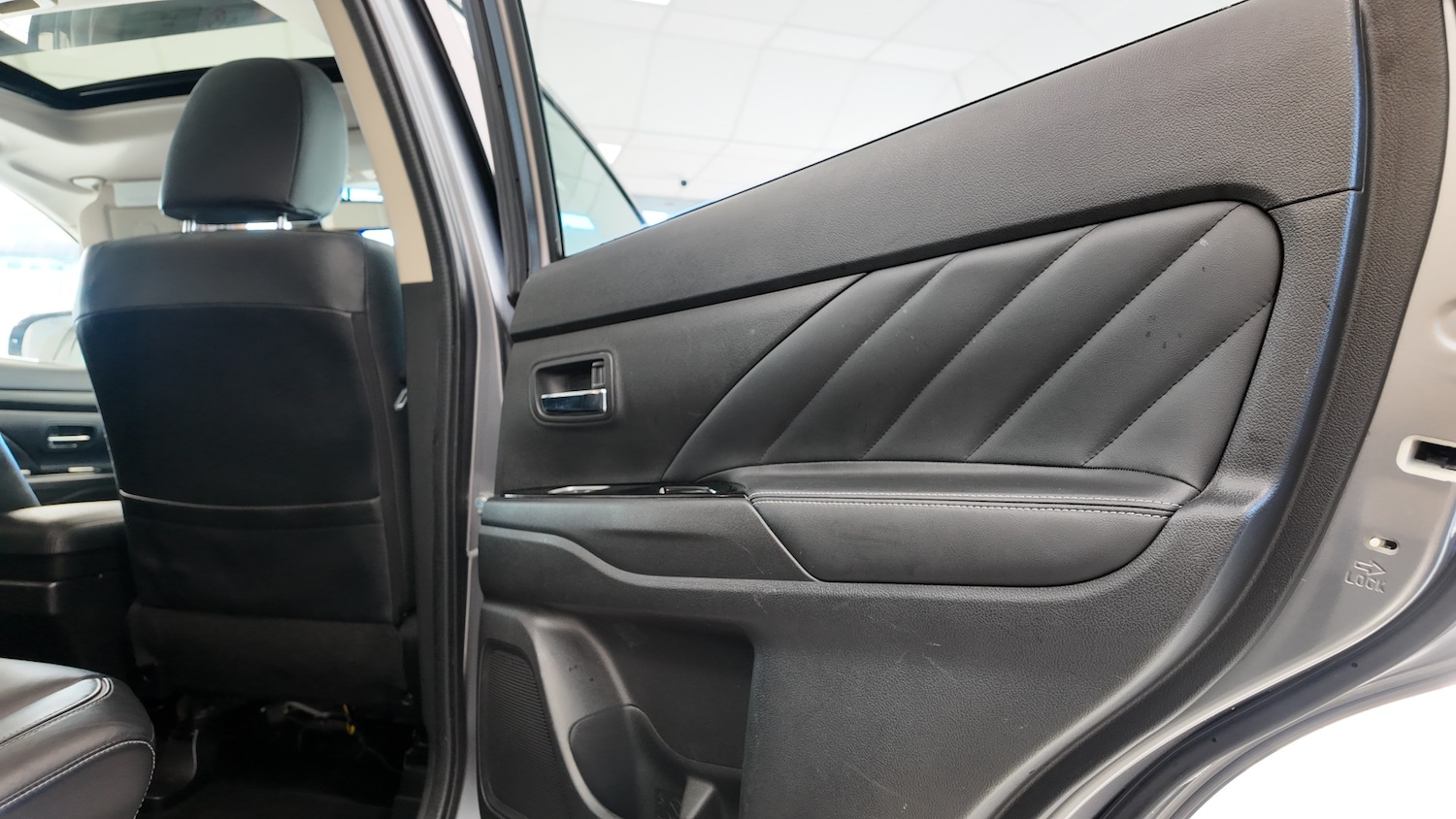 Used Mitsubishi Outlander 2017 for sale - 76363088: Photo 32