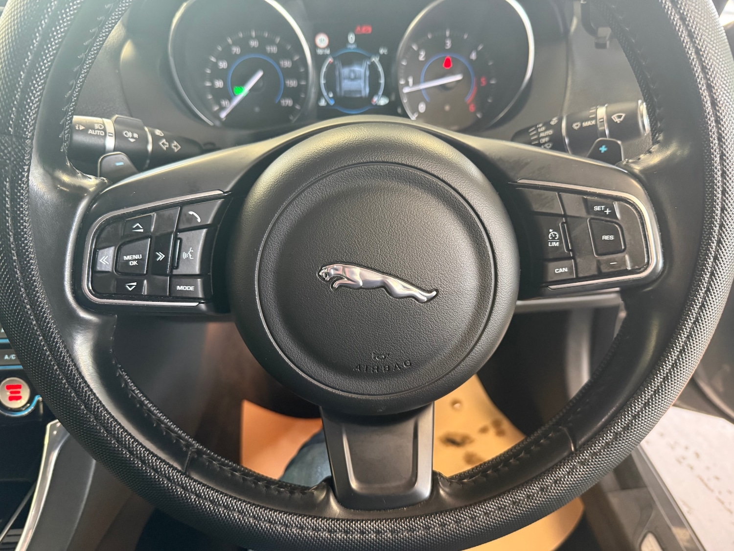 Used Jaguar XE 2016 for sale - 78210281: Photo 26