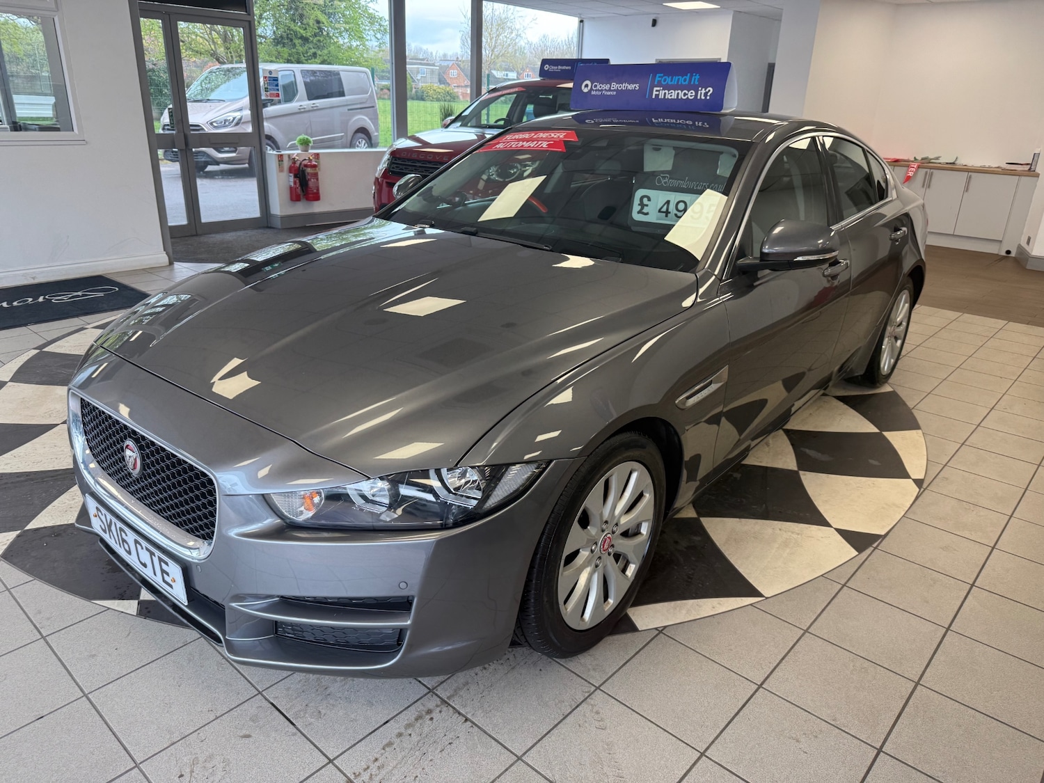Used Jaguar XE 2016 for sale - 78210281: Photo 3