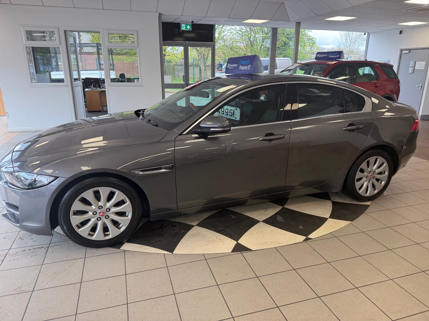 Used Jaguar XE 2016 for sale - 78210281: Photo 4